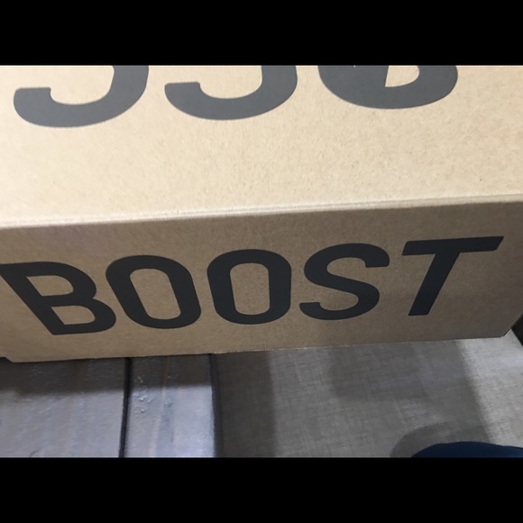 ⭐️⭐️SOLD⭐️⭐️Brand new yeezy boost 350 size 4.0 - Picture 5 of 5